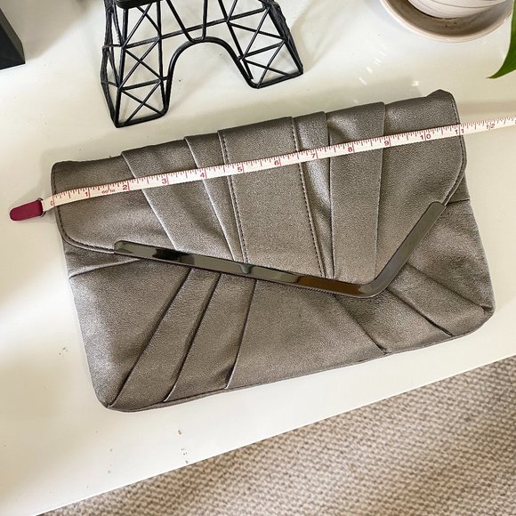 Silver Pouch with Chain - Picture 5 of 6